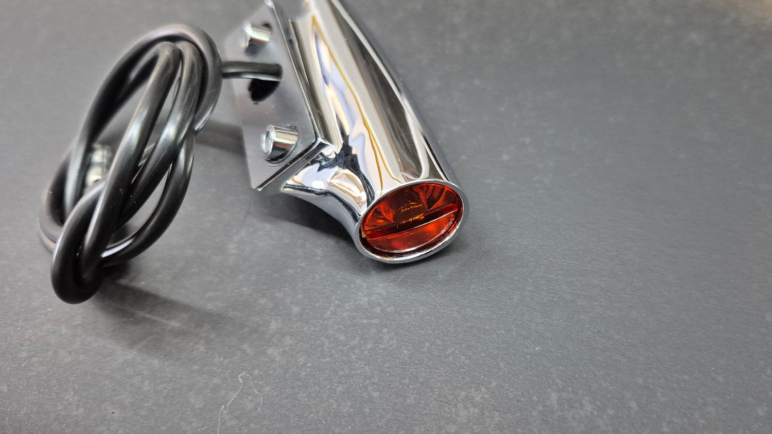 252-69 Mopar 1967-69 Plymouth B-Body Bullet Style Fender-Mounted Turn Signal Indicators